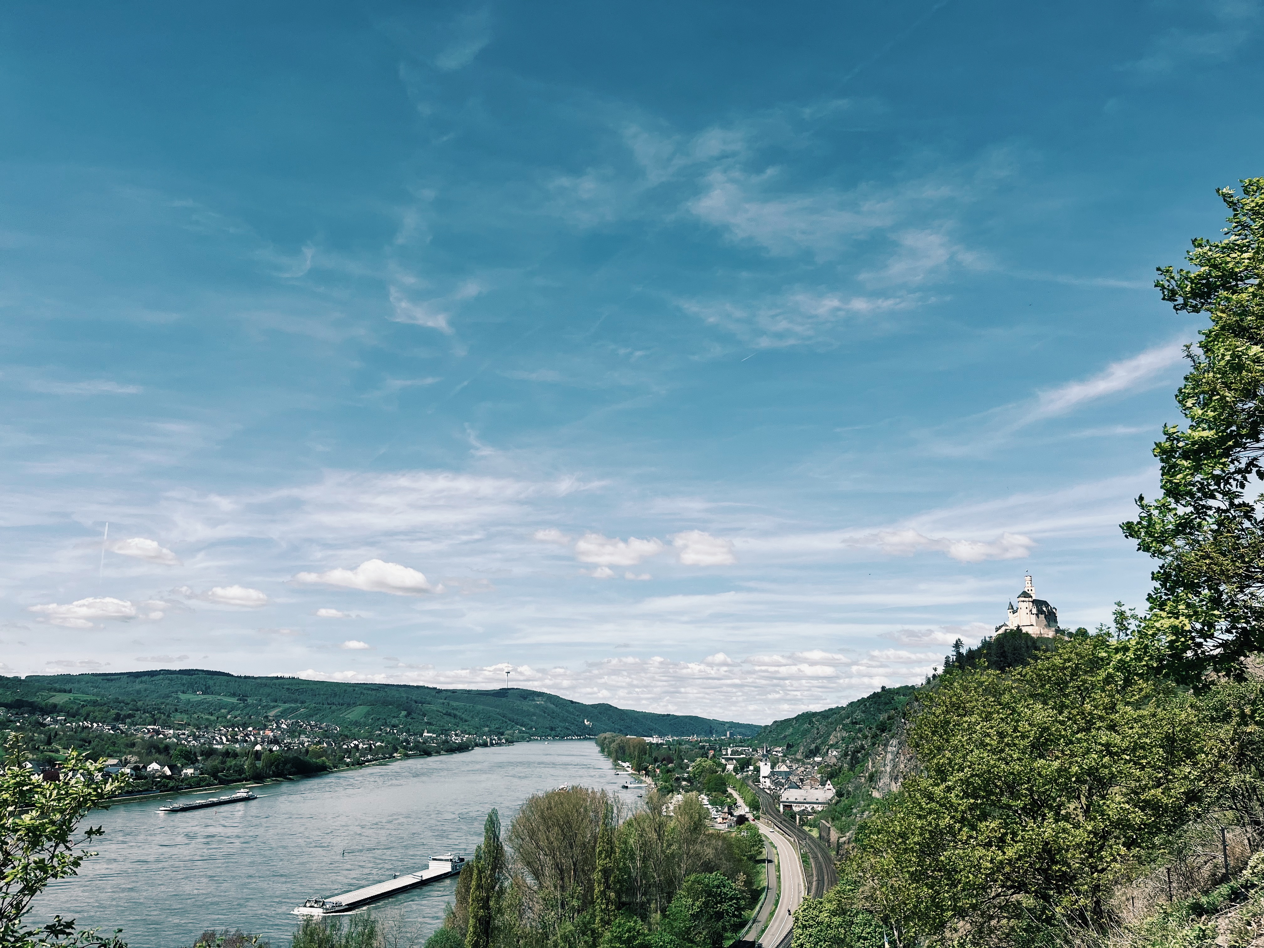 Marksburg-on-the-rheinsteig-hiking-trail-in-germany